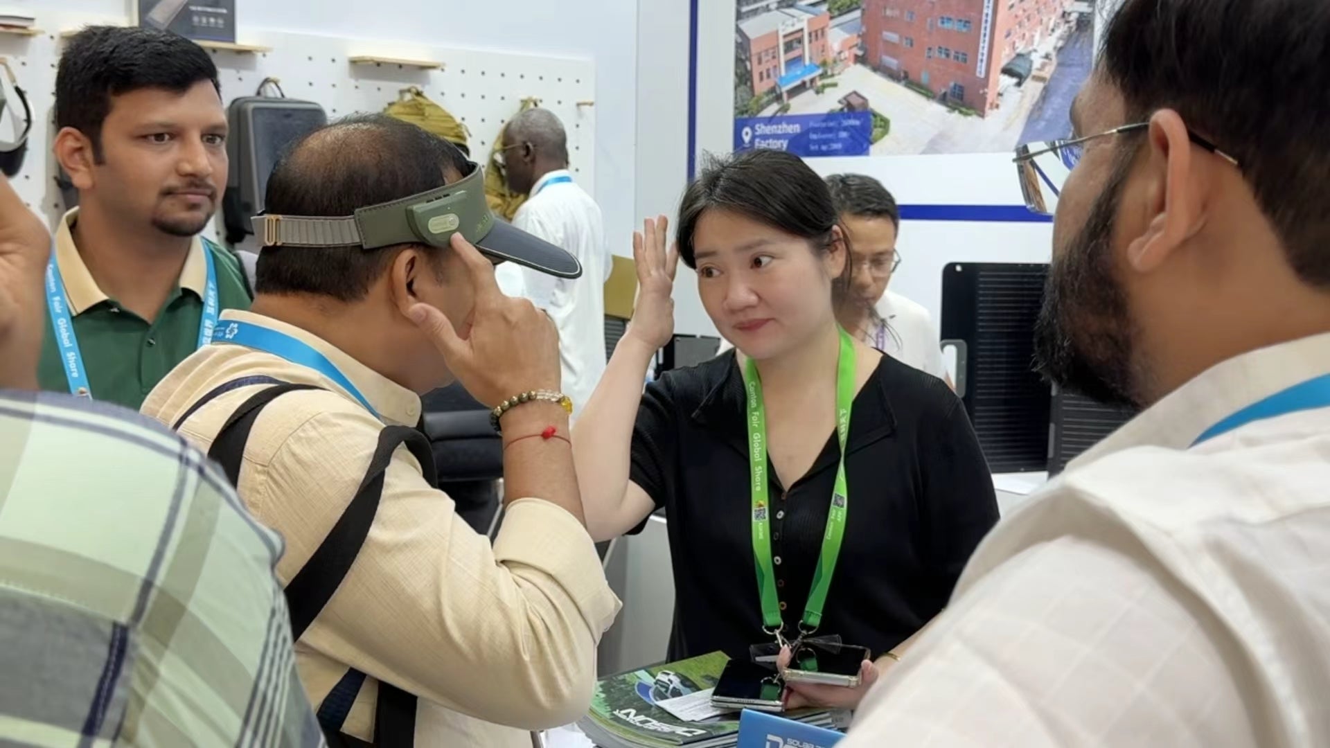 Visitors viewing LINKSOLAR products