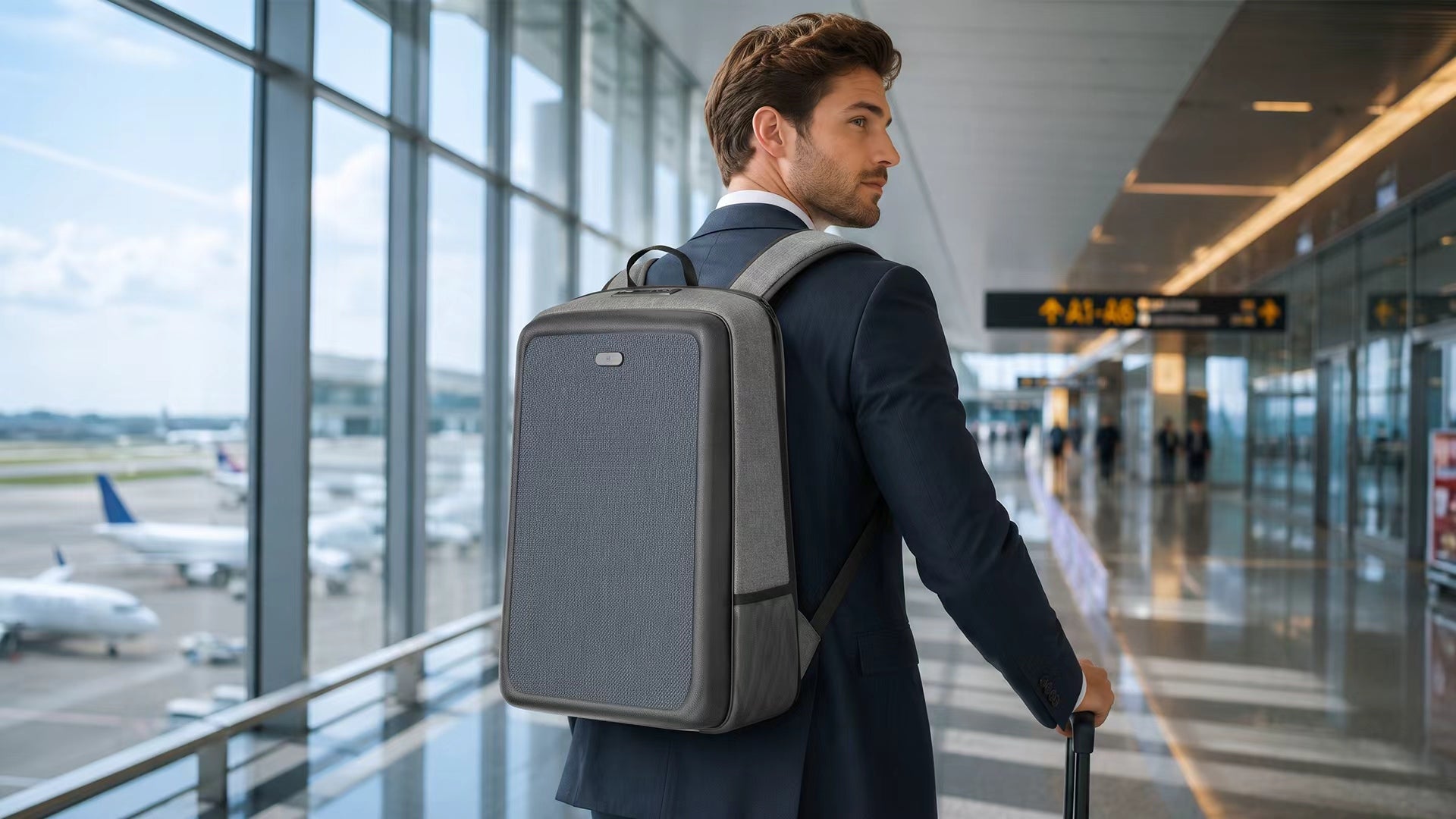 Traveler with the gray LINKSOLAR solar backpack